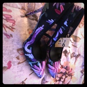 Floral Mesh Pumps